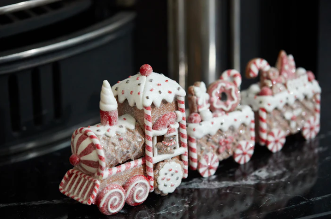 Gingerbread Train decoration - with three carridges! image 1